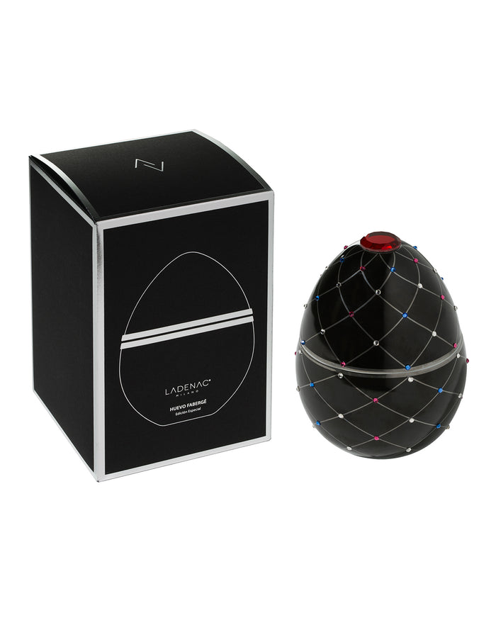 Candle in Ceramic Egg BOIS DE ROUSSIE 450gr White Silver Stripes 6.5 diam. x 7.48 in