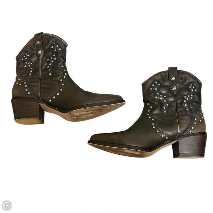 Boots Ankle Heels By b-52 by bullboxer In Black & Silver, Size: 9