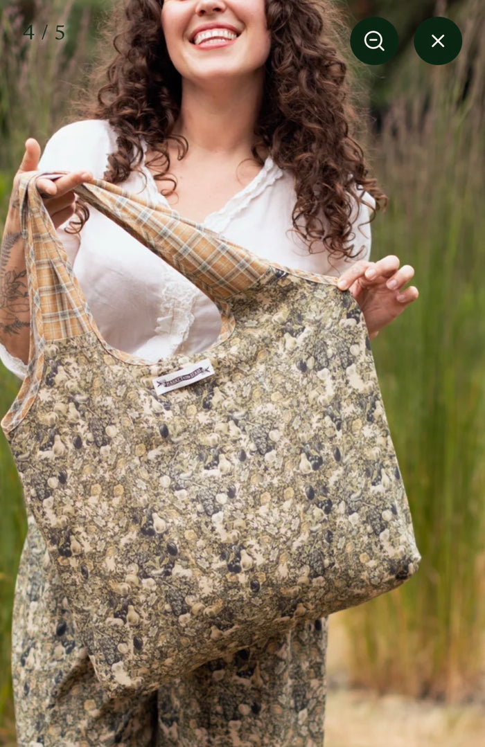 Born to Run Market Tote Bag