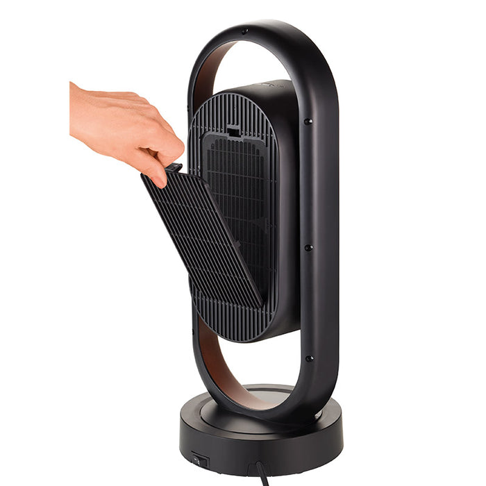 Eine Hand entfernt die Filterabdeckung vom Unold KERAMIK-HEIZLÜFTER 3D, einem modernen, flügellosen schwarzen Turmventilator mit rundem Standfuß und gibt den Blick auf den darin befindlichen Filter frei.