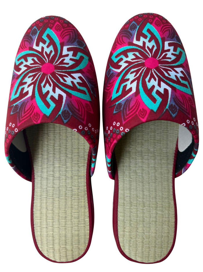 Large / Print placement may vary / Vinyl sole for indoor use [Easy-care PVC sole]