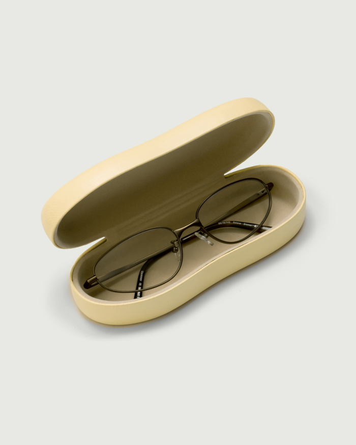 lifestyle-Glint::Blobject Hardcase Eyewear case yellow