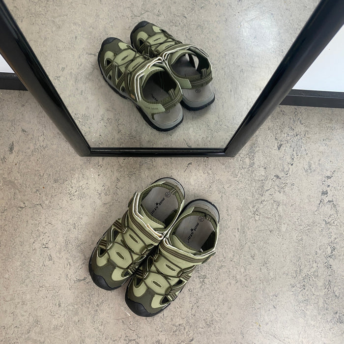 Robust vandringssandal i khaki med bra stöd
