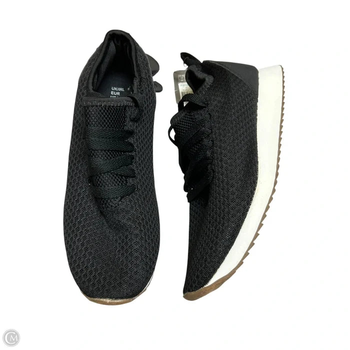 Shoes Sneakers By Primark In Black & White, Size: 6