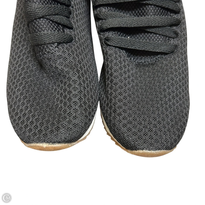 Shoes Sneakers By Primark In Black & White, Size: 6