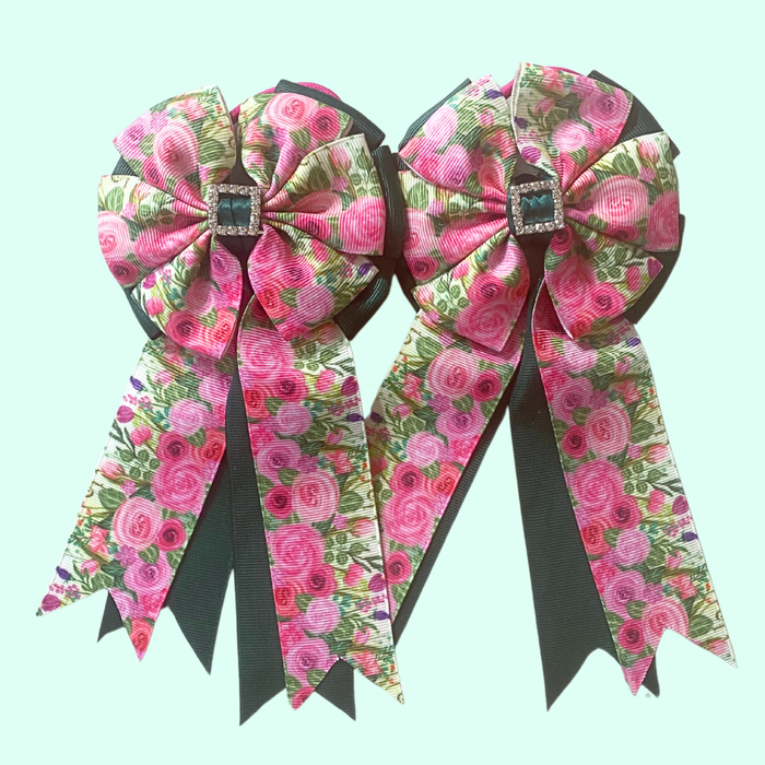 🤩 Show Bows: Piles of Peonies