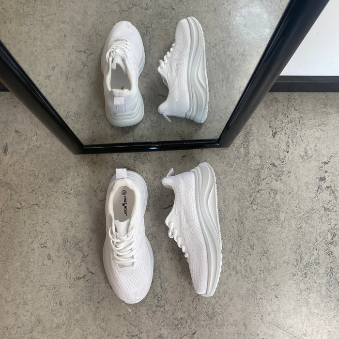 Vit lättvikts-sneaker med stötdämpning & andningsbart mesh
