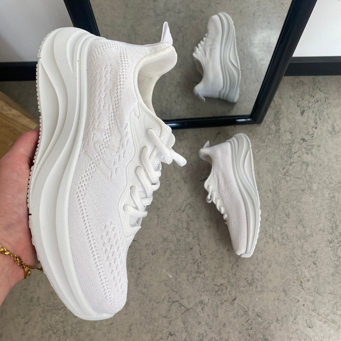 Vit lättvikts-sneaker med stötdämpning & andningsbart mesh