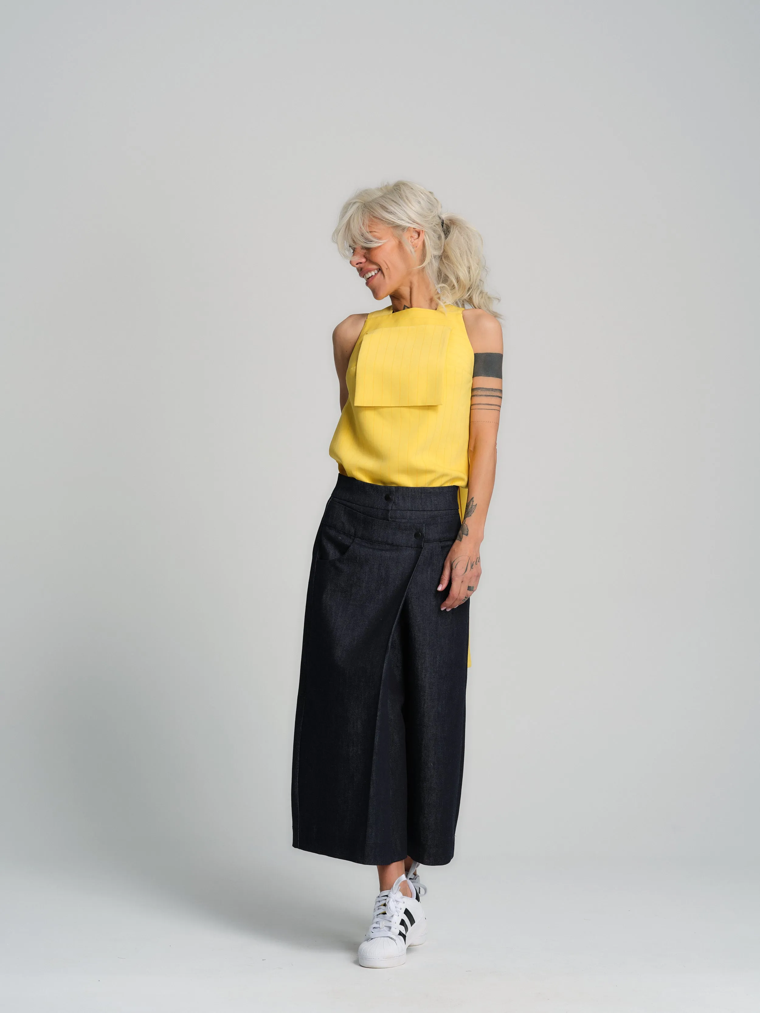 Cropped Barrel Jeans